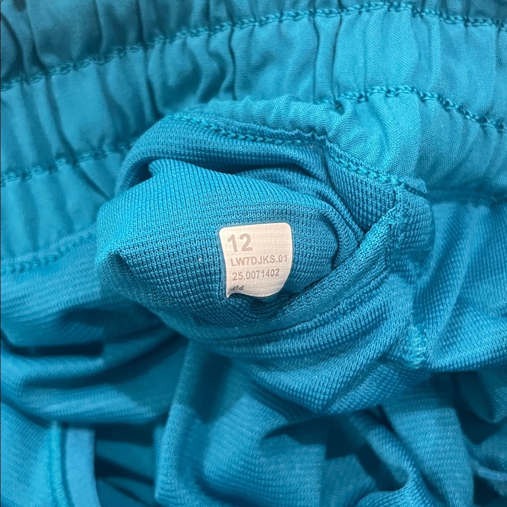 Lululemon - Picture 2 of 4